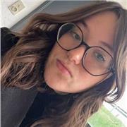 je peux aider en espagnol, anglais, français mais aussi en maths et physique-chimie si vraiment besoin. 
niveau collège et lycée